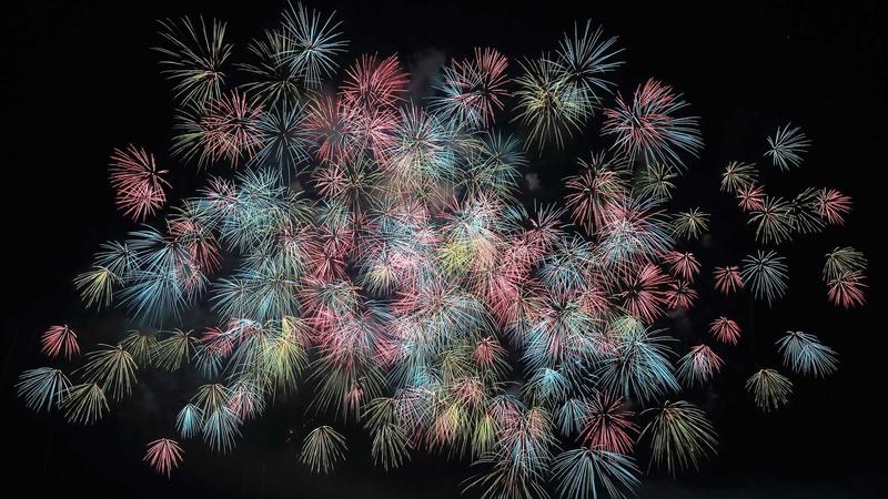 用户在多平台间切换寻找影视内容